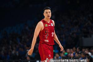 记者：北京“老弱”残阵把分差一度追到10分内 拼劲比名气更重要配图