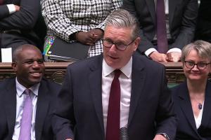 枪迷！英国首相斯塔默：祝贺瓜帅在曼城的成就，也祝贺阿森纳夺冠配图
