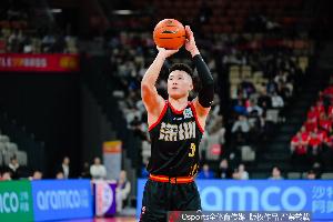 媒体人:深圳本赛季是成功的 贺希宁要加强控运技术和心理成熟度配图