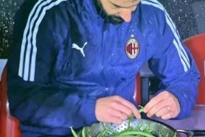 今日趣图：西班牙不踢TIKI TAKA 改踢TIK TOK了配图