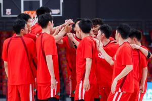 直播吧:男篮21日热身赛对手澳大利亚阵容多是年轻人 超新星在列配图
